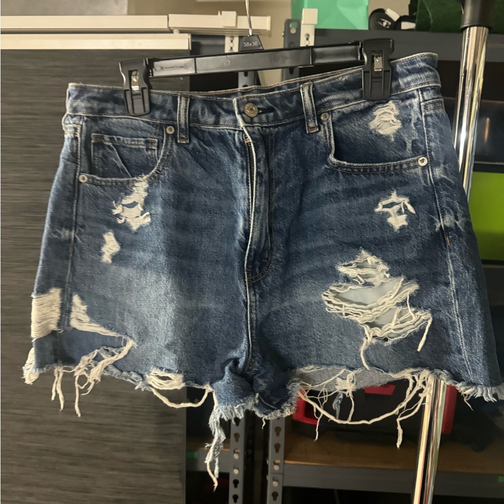 American Eagle distressed Mom Short
